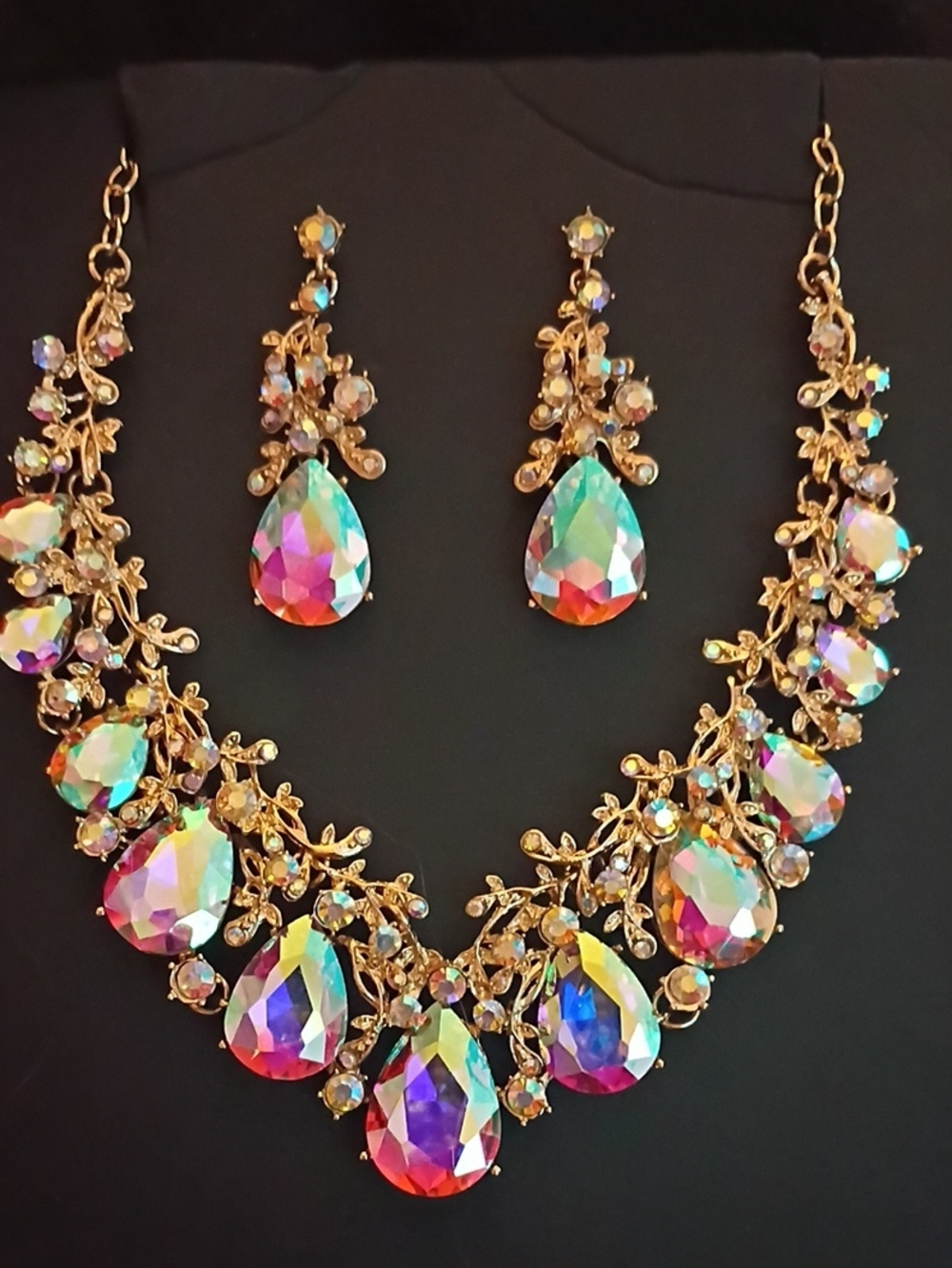 Aurora Crystal Teardrop Necklace and Earrings Set - Gold